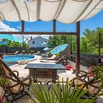 Stunning In With Wifi Apartment Peroj