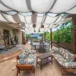Stunning In With Wifi Apartment