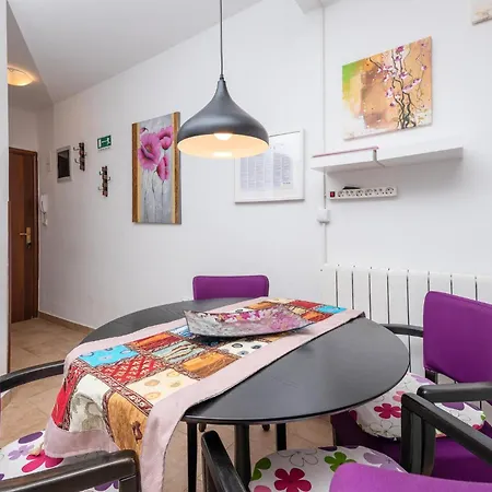Apartment Pet Friendly In Peroj
