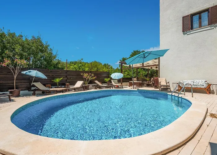 Pet Friendly In Peroj