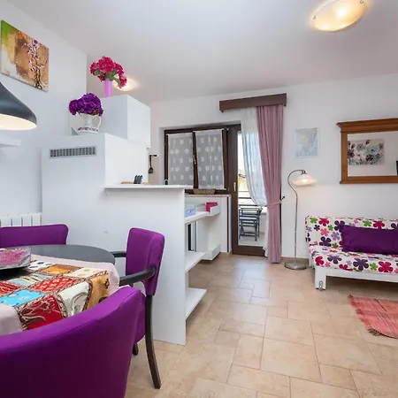 Apartment Pet Friendly In Peroj