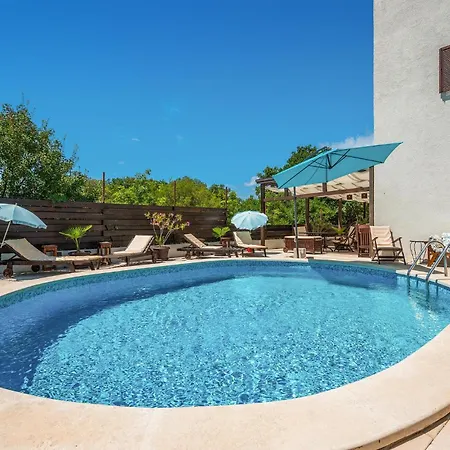 Pet Friendly In Peroj